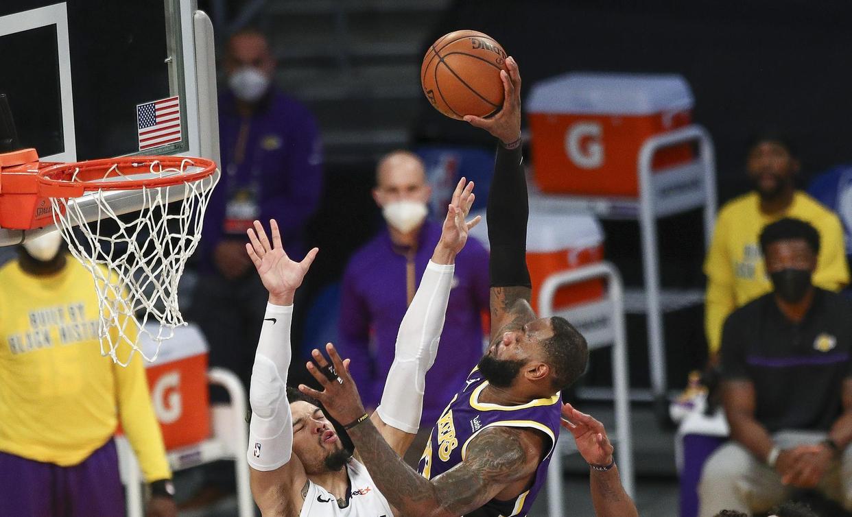 湖人三巨头联手，逆转取胜得分突破，快船冲击季后赛！